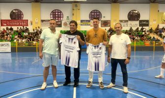 UN BUEN CODAITRANS DAIMIEL FS, SE ALZA CON EL TROFEO BRUJAS DE DAIMIEL, ANTE EL SALVATIERRA FS.