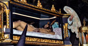 LA SEMANA SANTA EN IMAGENES. NEGROS Y CORBATOS