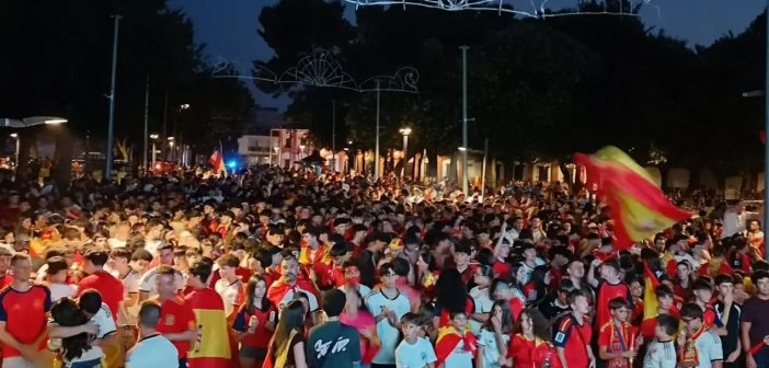 ¡¡¡ ESPAÑA, ESPAÑA, ESPAÑA…!!! LA MANOLA SE TIÑE DE ROJO. ¡ESPAÑA CAMPEONA DEL MUNDO!